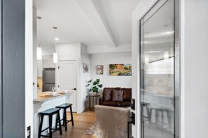 Interior - PRIVATE Hot Tub with Valley Views!! (Colwood)