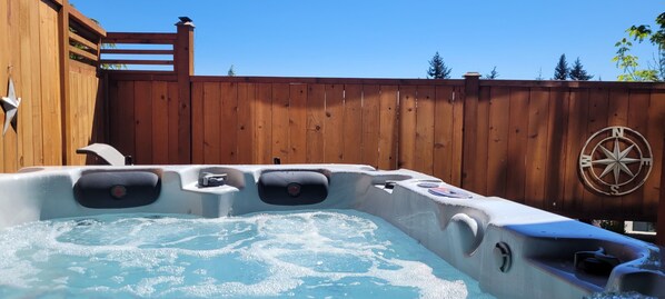 Outdoor spa tub