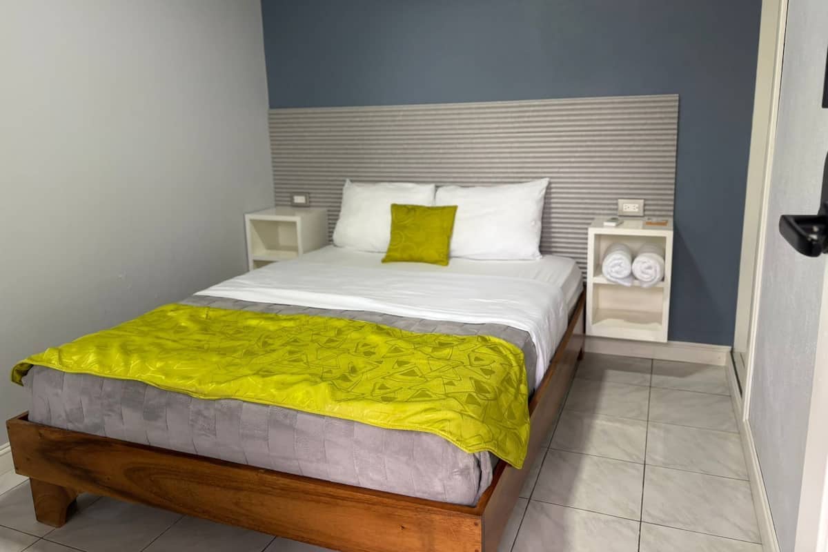 Individually furnished, desk, free WiFi, bed sheets