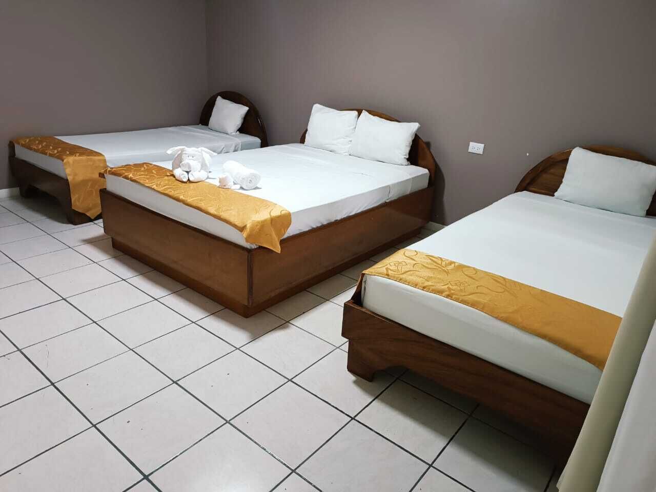 Ameublement personnalisé, bureau, Wi-Fi gratuit, draps fournis