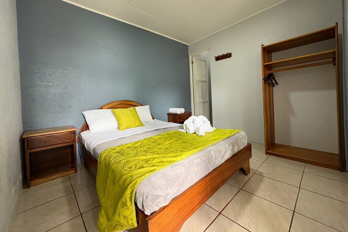 Individually furnished, desk, free WiFi, bed sheets