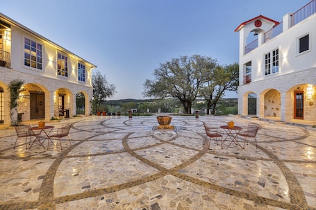 Outdoor dining. A perfect destination for lovers of excellence and fine art