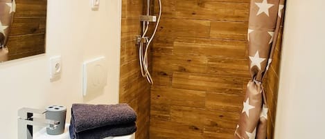 Dusche, Handtücher, Seife, Shampoo