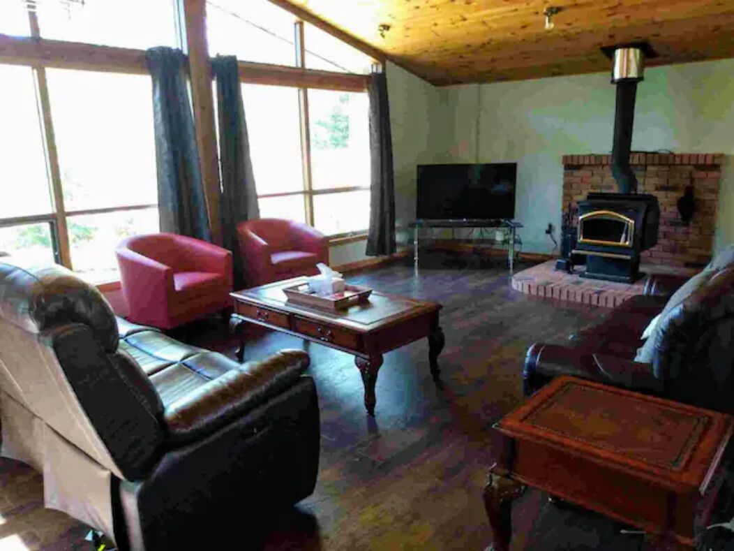 Welcoming Tiny ON cottage, close to the beach