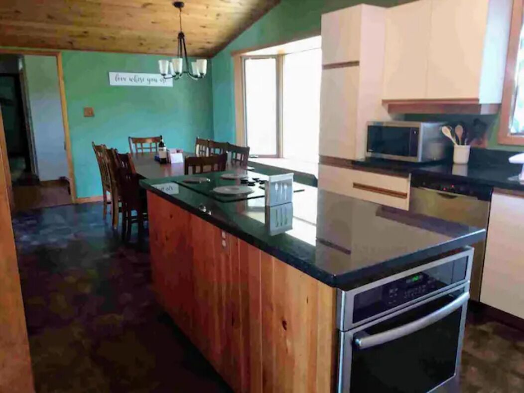 Welcoming Tiny ON cottage, close to the beach