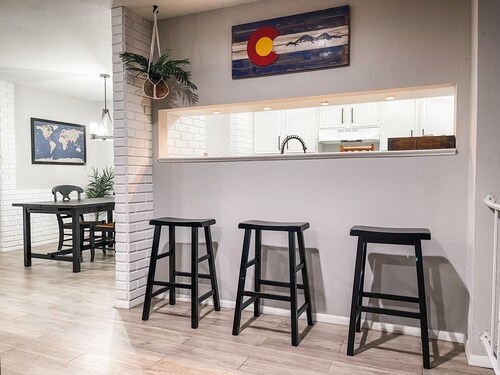 The Mountain View Pad. Easy Access to Red Rocks and the Mountains! 