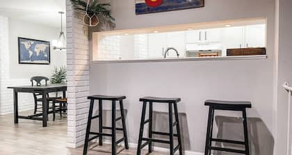 The Mountain View Pad. Easy Access to Red Rocks and the Mountains!