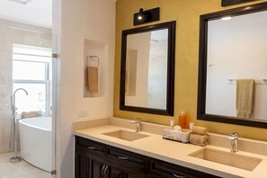 Bathroom - Villa D'arcangeli (Cabo San Lucas)