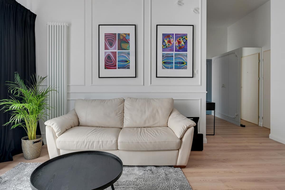 Exclusive Apartment, 2 Bedrooms, Non Smoking | Living area | 40-inch Smart TV with cable channels, TV