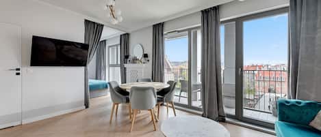 Classic-Studiosuite, 1 Schlafzimmer, Nichtraucher | Essbereich im Zimmer