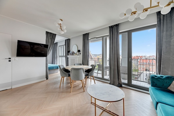 Classic Studio Suite, 1 Bedroom, Non Smoking | In-room dining