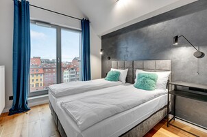 Exclusive Apartment, 2 Bedrooms, Non Smoking | Kalis bunyi, seterika/papan seterika, katil bayi/kot (percuma) 