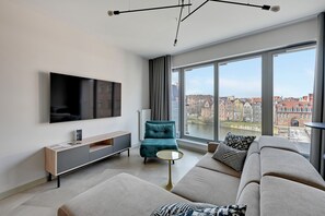 Appartement classique, 1 chambre, non-fumeur | Aire de séjour | Téléviseur connecté de 40 po avec télévision par câble, téléviseur