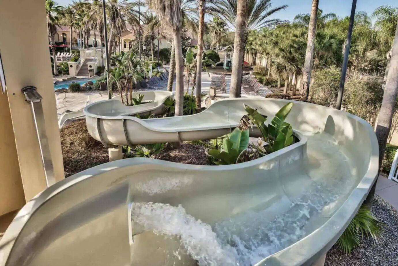 المنطقة المحيطة بالمنشأة