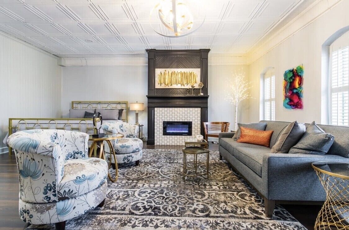 Almost Heaven - Historic Granbury Square