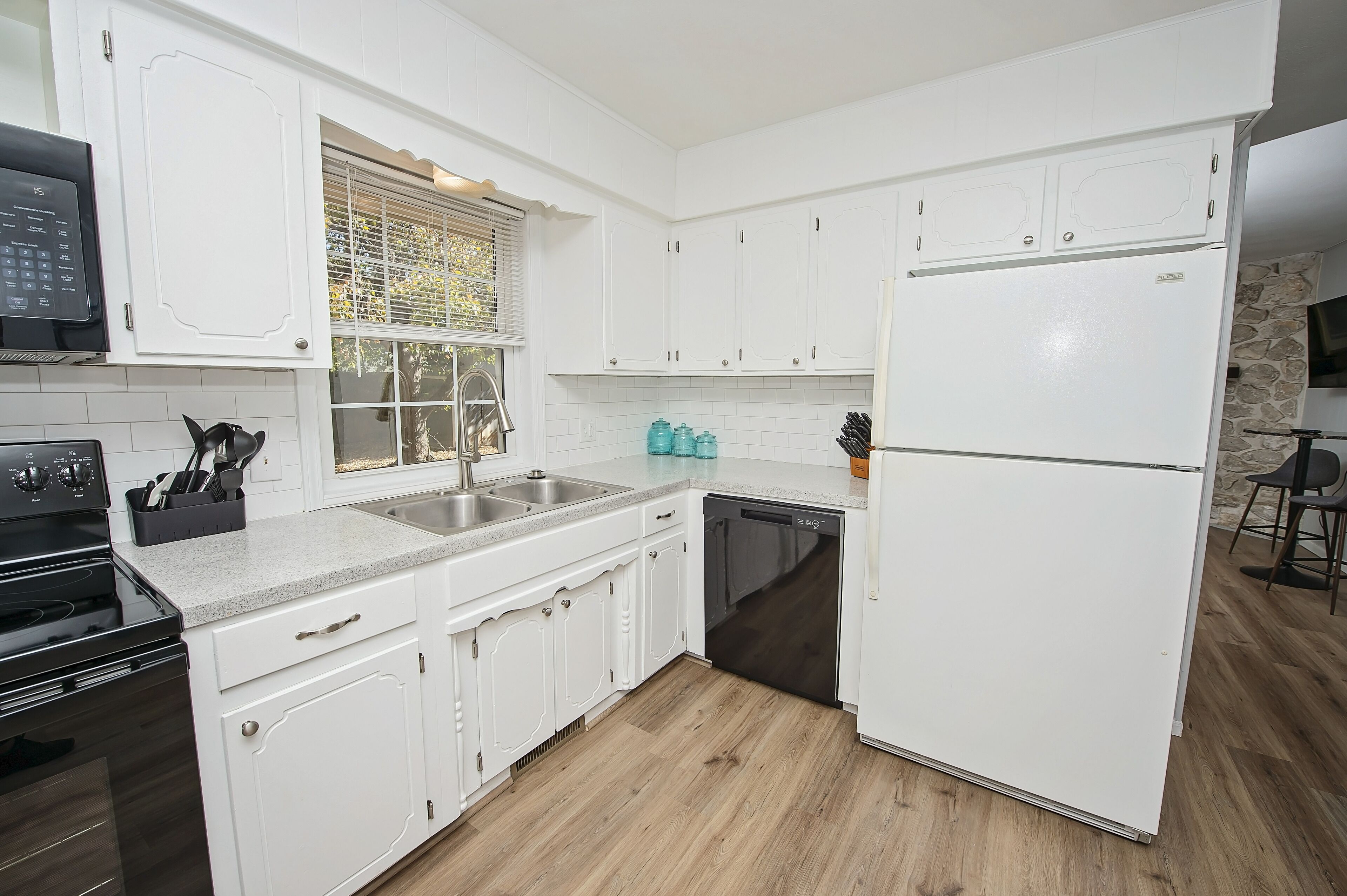 New Lovely Home! 2 Miles to Downtown.