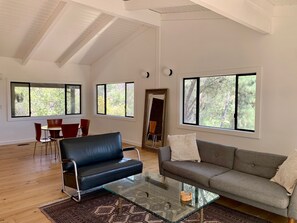 Smart TV, fireplace, books, printers - Beautiful Topanga Nest (Topanga)