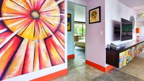 A modern interior with a vibrant painting, a television, and a colorful cabinet. - Artsy Fun 5 minute walk to Parque Lleras  and Provenza (Medellín)