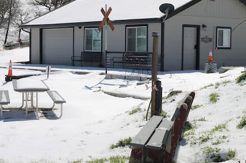  "Quinn"tessential RailFan Accommodations 4 People 13& up.
2 Bedroom, 1 Bathroom