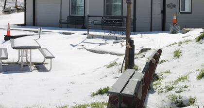 "Quinn"tessential RailFan Accommodations 4 People 13& up.
2 Bedroom, 1 Bathroom