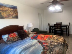 2 عدّة غرف نوم وواي فاي مجانً�ا وملاءات أسرّة