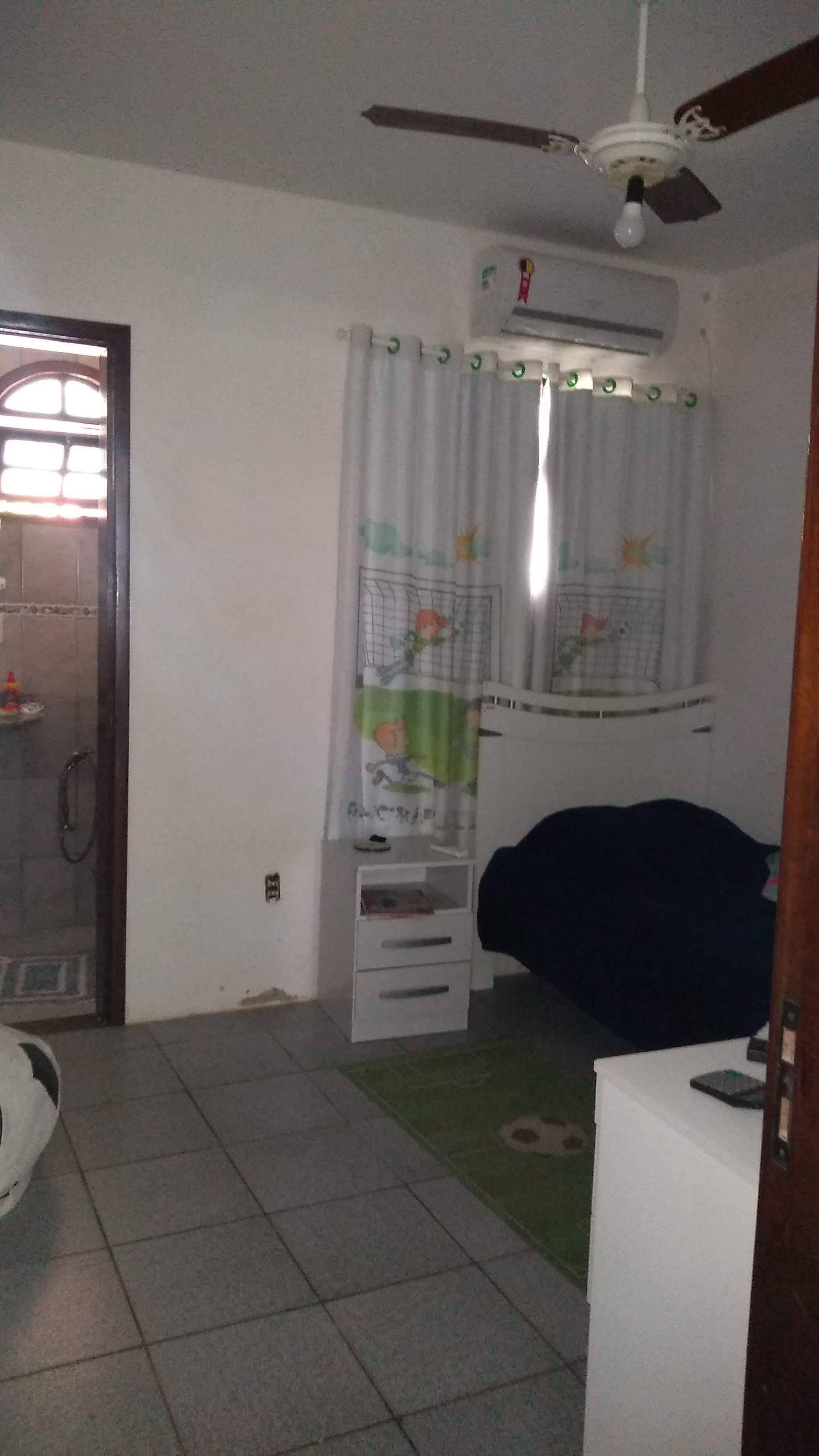 Casa com Piscina em Condominio Fechado