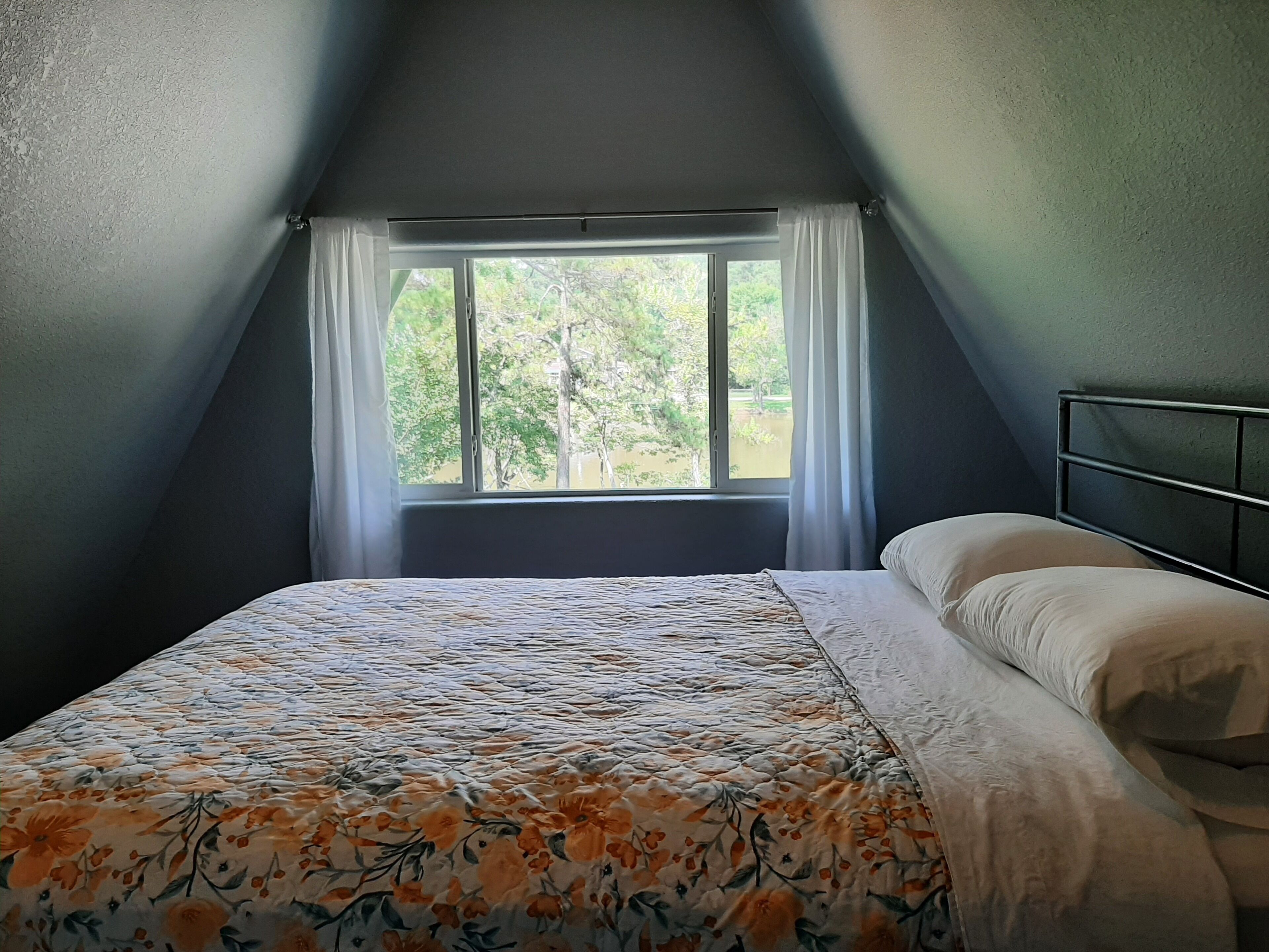 2 多间卧室、免费 WiFi、床单