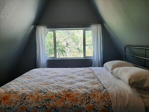 2 bedrooms, free WiFi, bed sheets - Quiet Lakefront Cottage  (Montgomery)