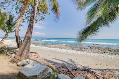 Secluded Treetop Home w/solar panels, Private Balcony, steps from the beach