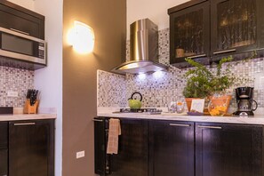 冰箱、微波炉、炉灶、茶具/咖啡用具