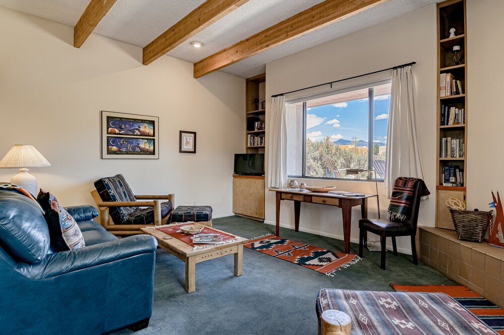 Two-Story Dog-Friendly Condo w/Private Patio, Free WiFi, Wood Fireplace, Views