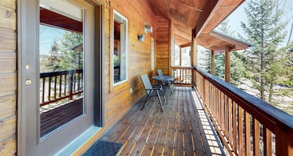 Gorgeous Townhouse w/Free WiFi, Private Washer/Dryer, Lake Views - Near Keystone