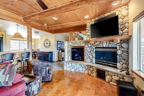 TV, fireplace, Netflix, DVD player