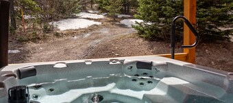 6 miles to Yellowstone:2 Homes on gated 11acre Montana Ranch
