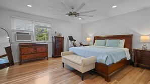 6 bedrooms, iron/ironing board, free WiFi, bed sheets