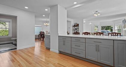 Tranquil 1875 Victorian with beautiful grounds and inground pool