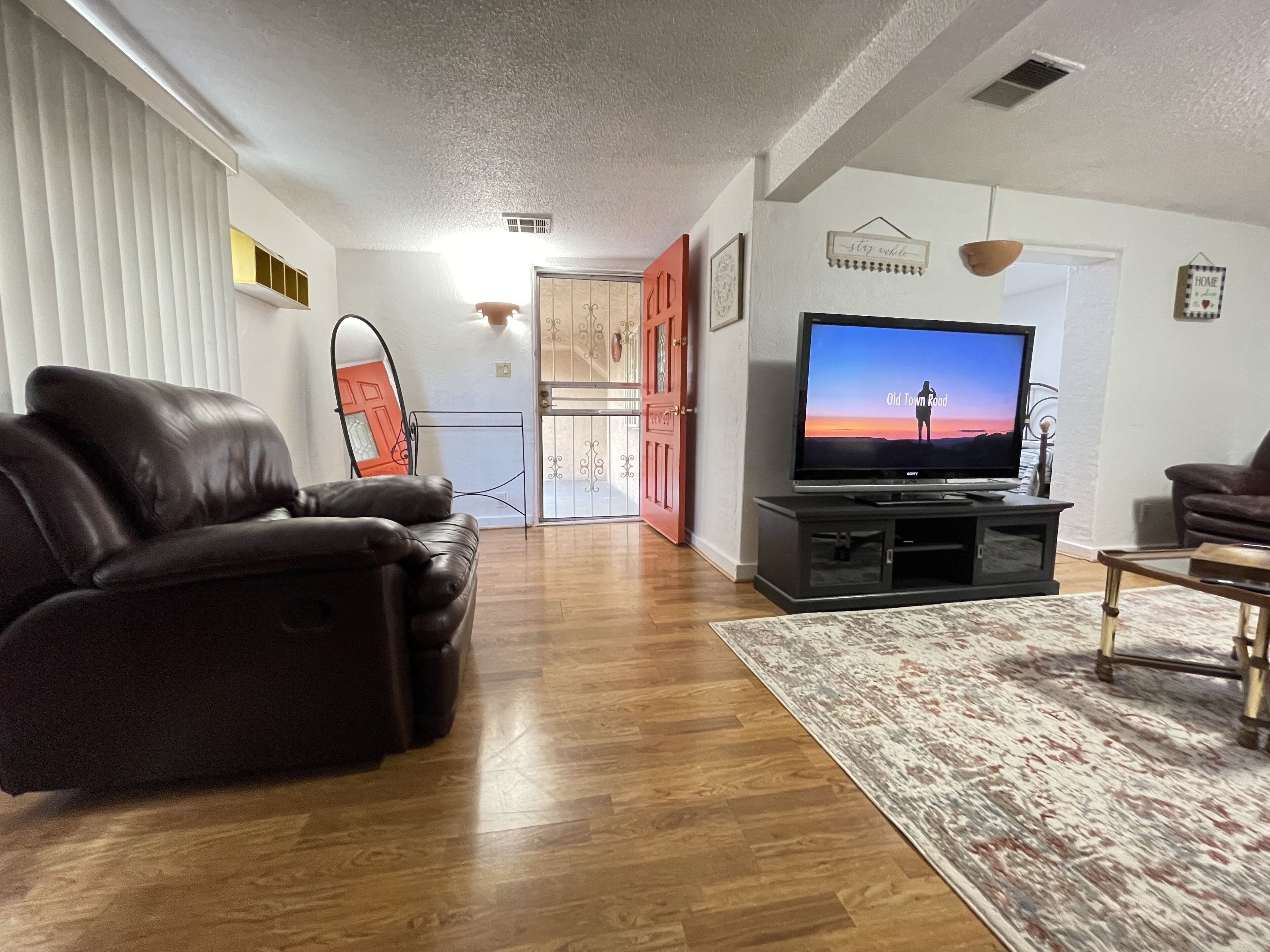 Smart-TV, Kamin, Arbeitsbereiche