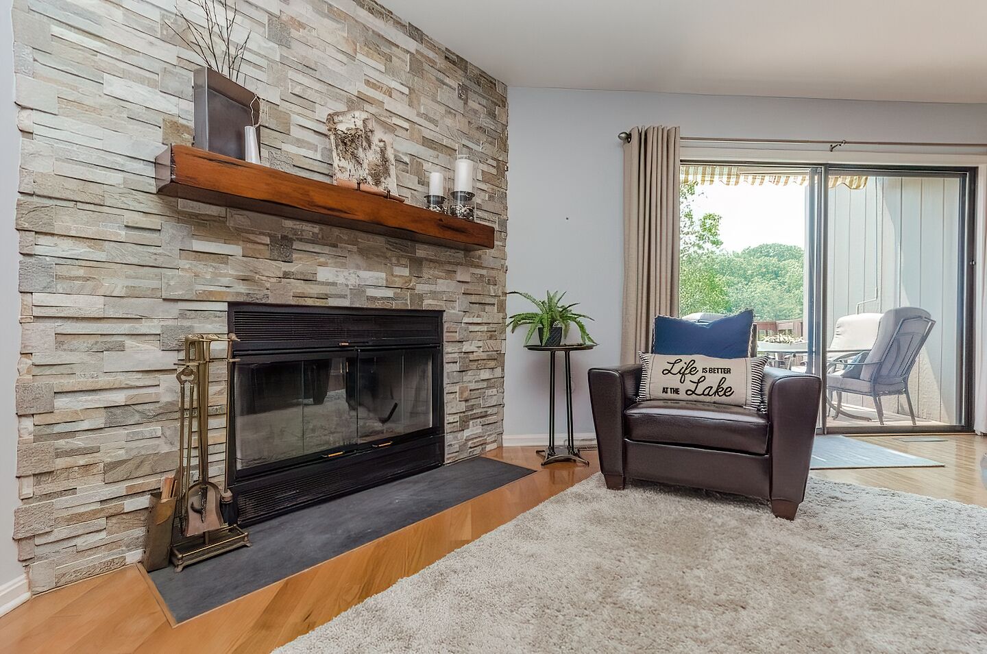 Fishhook Cluster on the Lake Townhome, 3 Decks to Enjoy Nature and Lake Views