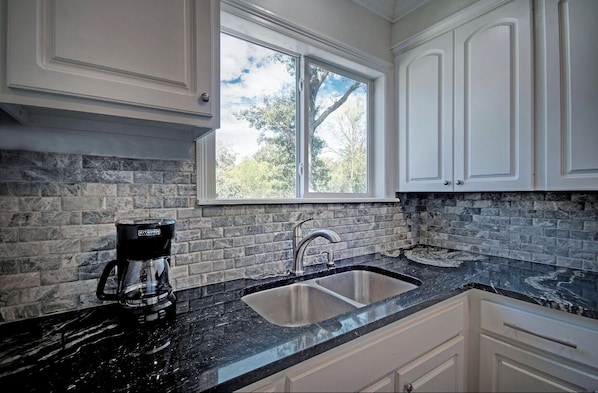 Fridge, microwave, oven, stovetop - Fondren "Upper Level Style, Comfort and Luxury (Jackson)