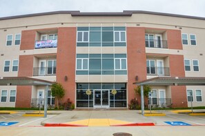 Exterior - 3N| Charming Private Condo Unit| Unique Gated Complex (Katy)