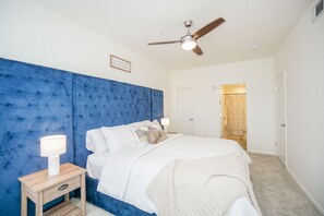 2 bedrooms, desk, iron/ironing board, free WiFi - 3N| Charming Private Condo Unit| Unique Gated Complex (Katy)