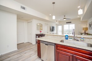 Fridge, microwave, oven, stovetop - 3N| Charming Private Condo Unit| Unique Gated Complex (Katy)