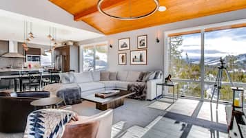 Smart TV, lareira, videogames, DVD player