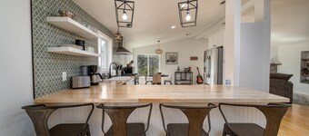 "The Bluff House-Privacy with spectacular views"