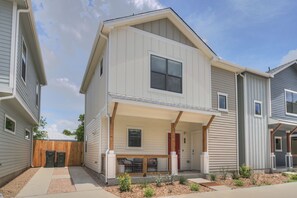 Exterior - Luxury & Modern Monthly Rental near Downtown (San Antonio)