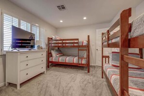 A bedroom with bunk beds, a desk with a computer, and a dresser. - Las Palmas Resort #1620 | All-Inclusive Amenities (Saint George)