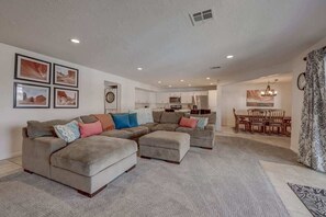 TV, offices - Las Palmas Resort #1620 | All-Inclusive Amenities (Saint George)