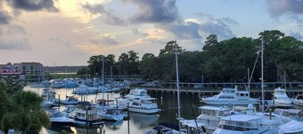 Shelter Cove: Gorgeous Marina Views, Walkable Location, & Palmetto Dunes Access