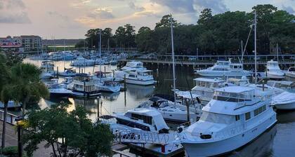 Shelter Cove: Gorgeous Marina Views, Walkable Location, & Palmetto Dunes Access