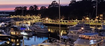 Shelter Cove: Gorgeous Marina Views, Walkable Location, & Palmetto Dunes Access